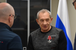 В Херсонской области Сергей Кириенко вручил орден Мужества главврачу Алешкинской ЦРБ