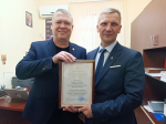 Руководитель фракции "СПРАВЕДЛИВАЯ РОССИЯ – ПАТРИОТЫ – ЗА ПРАВДУ" в Херсонской областной Думе Игорь Щепелин вручил благодарственное письмо заместителю Главы Генического муниципального округа