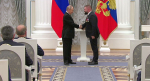 Путин вручил «Золотую звезду» Героя РФ военкору Поддубному