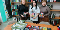 Геническая библиотека пополнила фонд в День работника культуры - Справедливая Россия