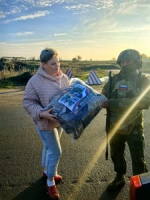 «Твои руки – их тепло»: образовательные организации региона плетут нити поддержки для героев СВО