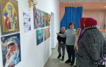 В Богдановском клубе организовали выставку картин местной рукодельницы