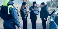 Инспекторы ГАИ Херсонской области поздравили водителей с 23 февраля - Херсонское агентство новостей
