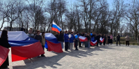 В Геническе волонтеры провели акцию ко Дню воссоединения Крыма с Россией - Херсонское агентство новостей